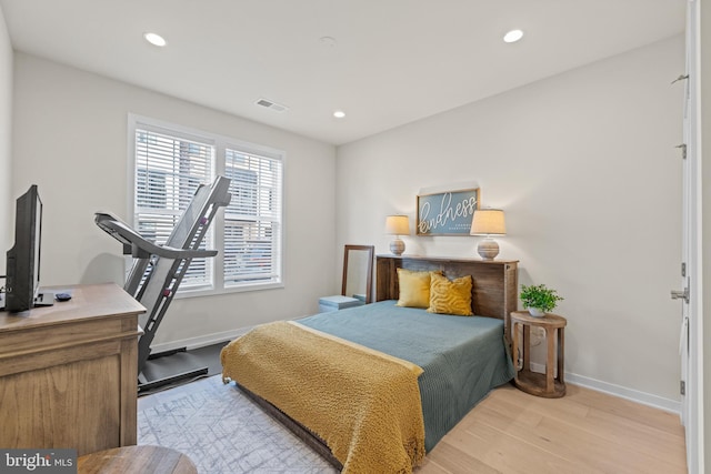 bedroom with recessed lighting, visible vents, baseboards, and light wood-style flooring