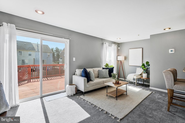 living room featuring recessed lighting, baseboards, and carpet