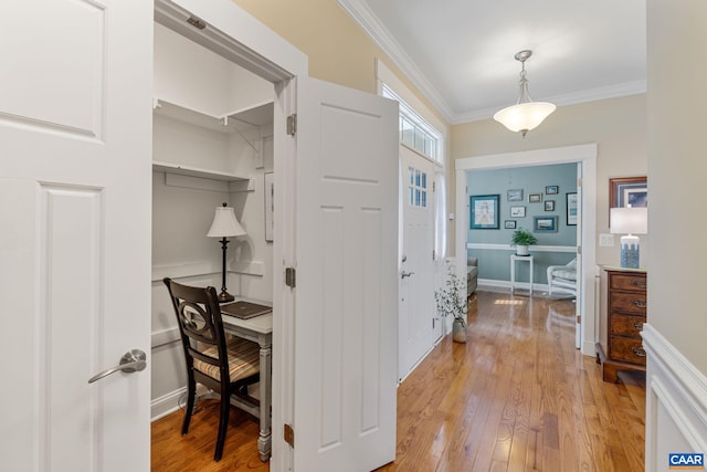 entrance foyer with light wood-style flooring and crown molding