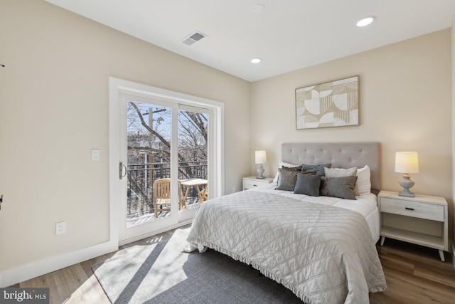 bedroom featuring access to exterior, visible vents, baseboards, recessed lighting, and wood finished floors