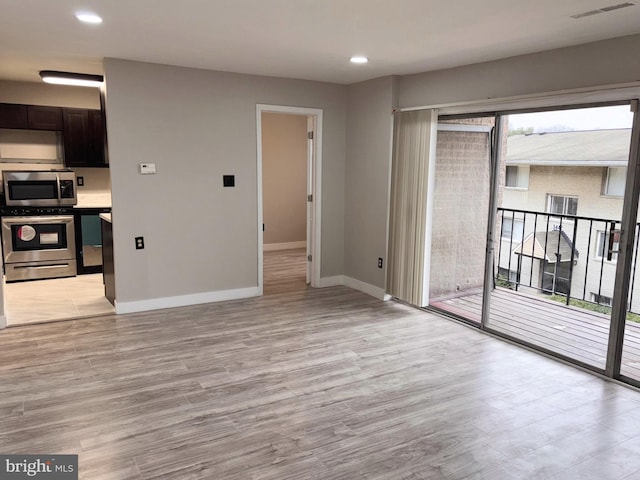 living area featuring recessed lighting, visible vents, light wood-style flooring, and baseboards