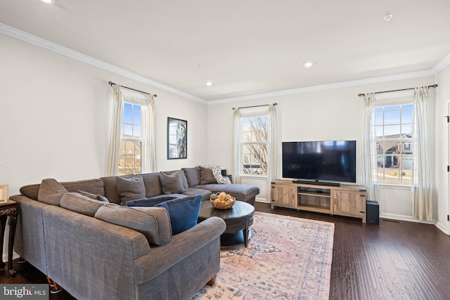 living area with dark wood-style floors, recessed lighting, crown molding, and baseboards