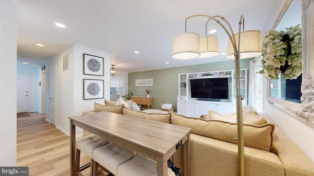 dining area with light wood finished floors, visible vents, recessed lighting, and baseboards