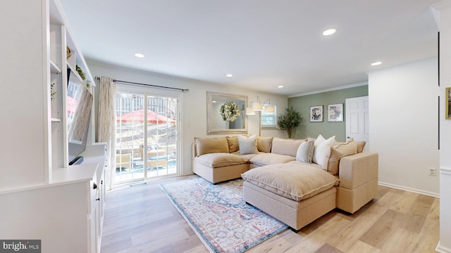 living area featuring recessed lighting, light wood-style floors, and crown molding