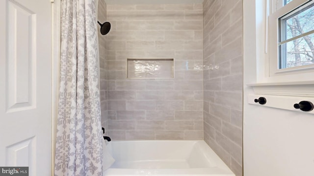 full bath with shower / tub combo with curtain