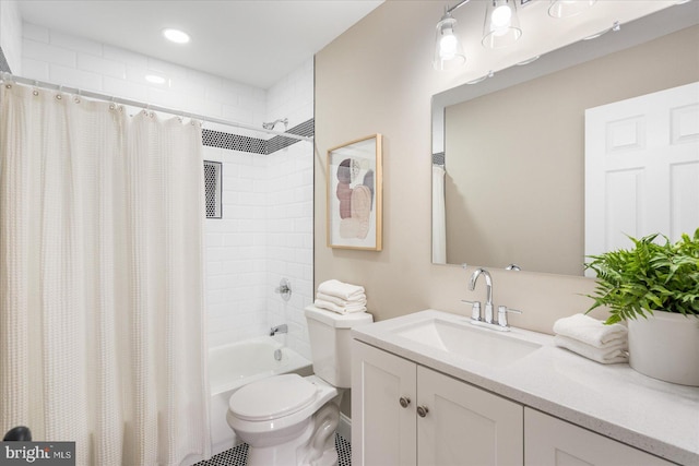 bathroom with visible vents, shower / tub combo with curtain, toilet, recessed lighting, and vanity