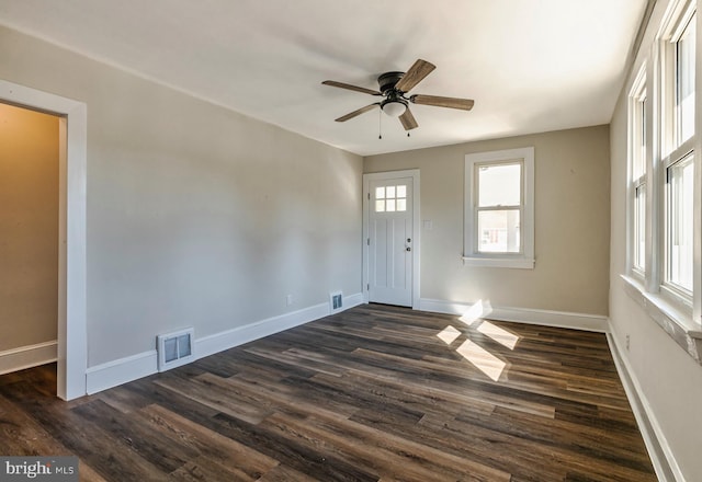 foyer with dark wood finished floors, baseboards, visible vents, and ceiling fan