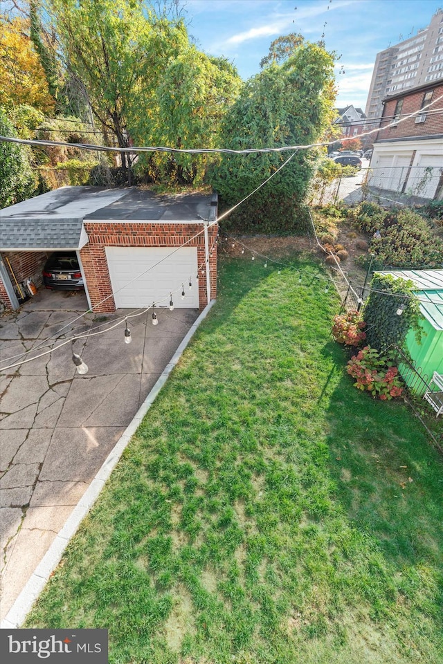 view of yard featuring a garage