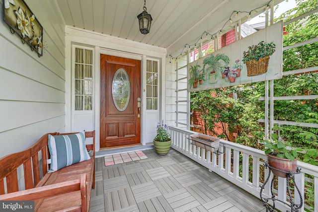 doorway to property with covered porch