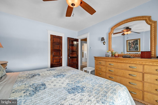 bedroom with ceiling fan