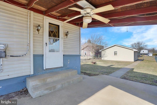 entrance to property with ceiling fan