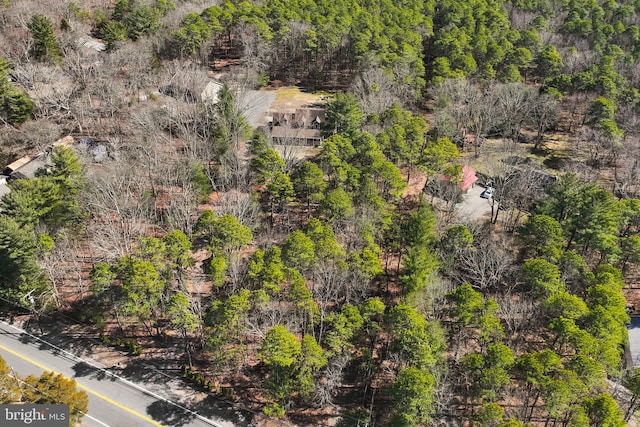 bird's eye view featuring a wooded view