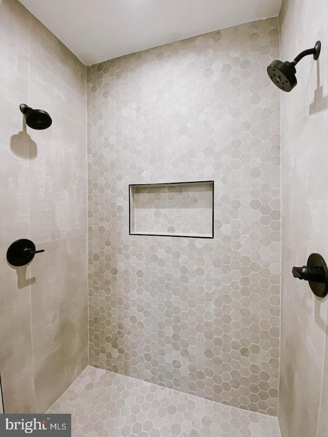 bathroom with a tile shower