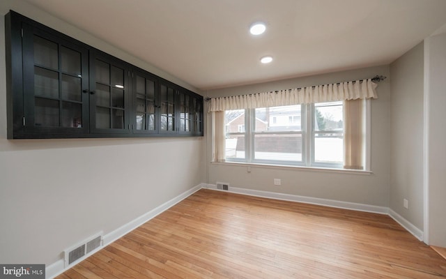 spare room featuring recessed lighting, baseboards, visible vents, and light wood-type flooring