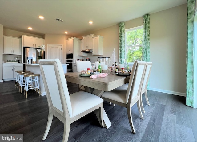 dining area featuring recessed lighting, visible vents, baseboards, and dark wood-style flooring