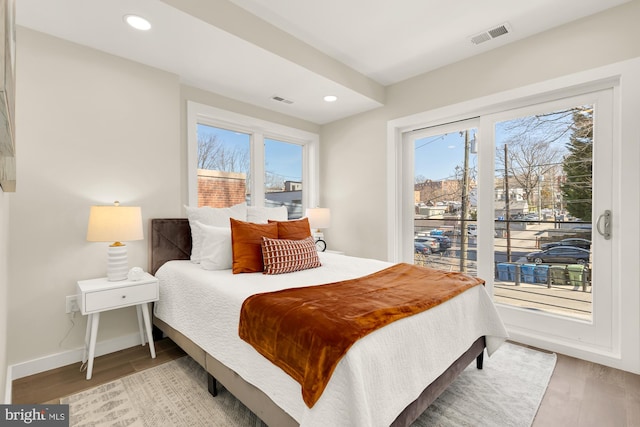 bedroom with visible vents, recessed lighting, baseboards, and light wood-style floors