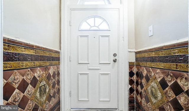 foyer entrance featuring a wainscoted wall