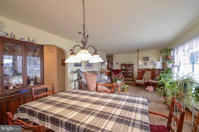 dining space featuring arched walkways