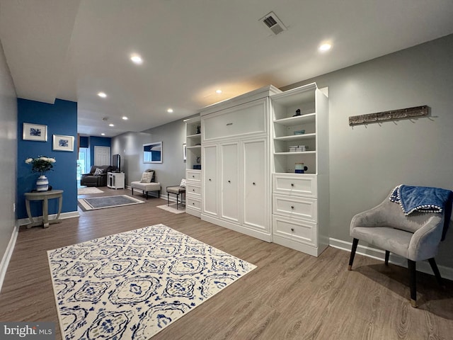 living area featuring visible vents, recessed lighting, baseboards, and light wood finished floors