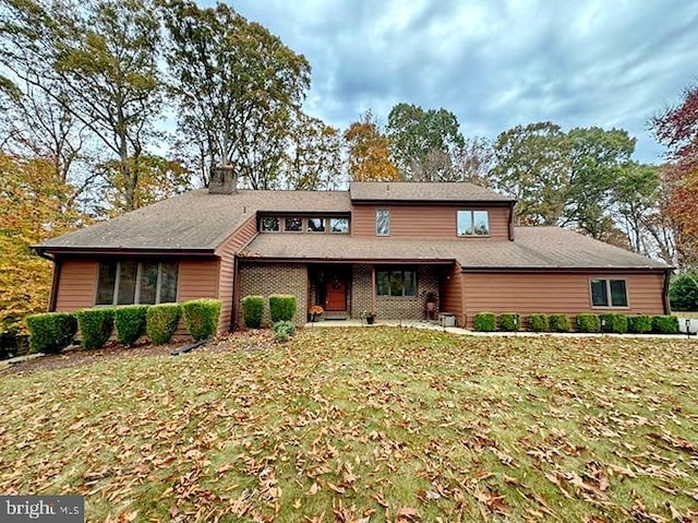 view of front of property with a front lawn