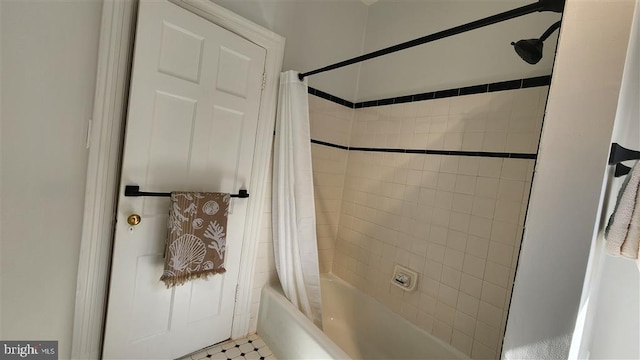 full bath with shower / bath combination with curtain