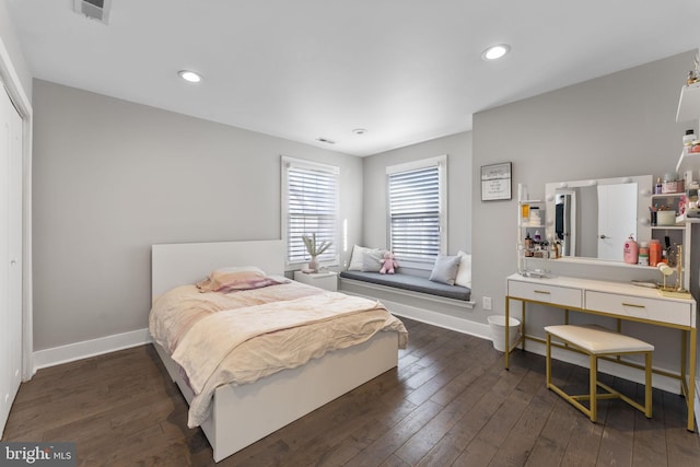 bedroom featuring recessed lighting, visible vents, baseboards, and dark wood-style floors