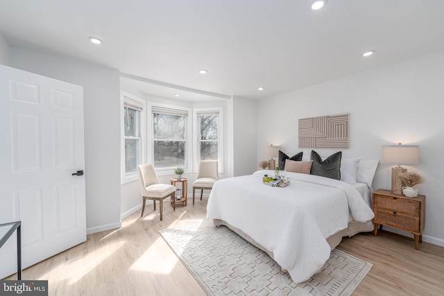 bedroom featuring light wood finished floors, recessed lighting, and baseboards