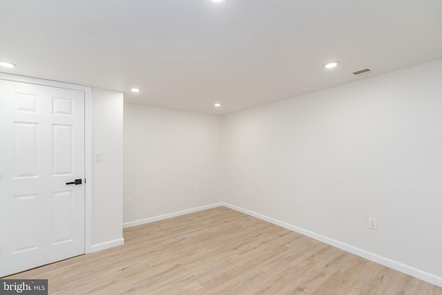 spare room with recessed lighting, visible vents, baseboards, and light wood-style floors