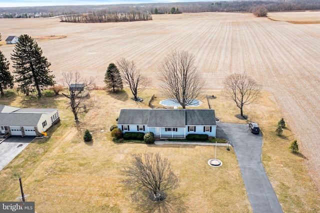 birds eye view of property featuring a rural view