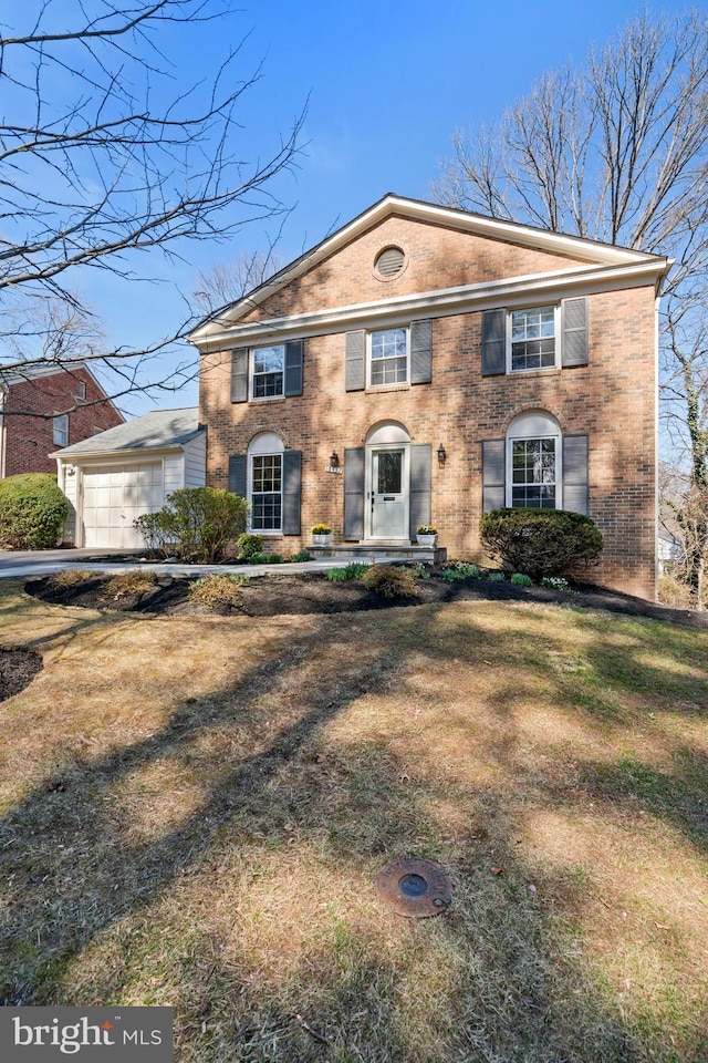 view of front facade featuring a garage, brick siding, and a front lawn