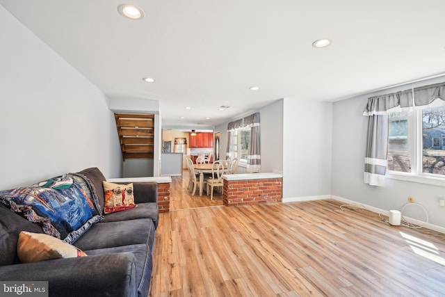 living area featuring recessed lighting, baseboards, and light wood-style floors