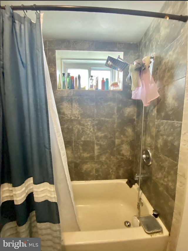 full bathroom with shower / tub combo