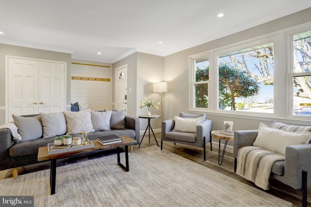 living area with recessed lighting, baseboards, wood finished floors, and crown molding