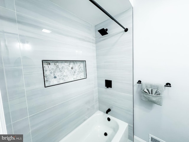 bathroom with tub / shower combination