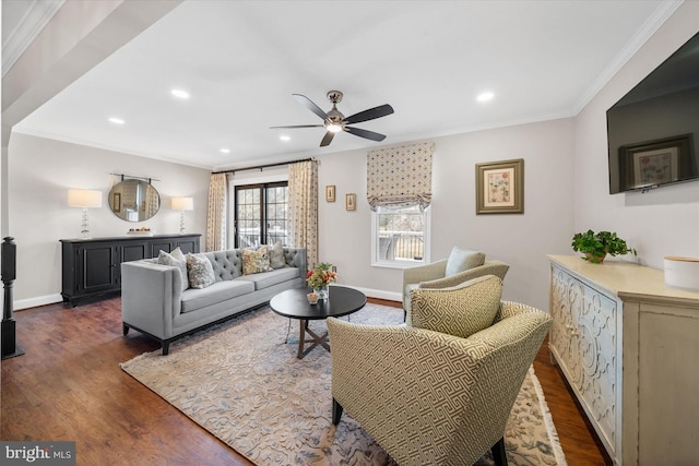 living room with recessed lighting, baseboards, dark wood-type flooring, and ornamental molding