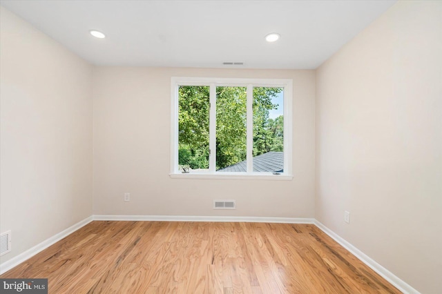 spare room with recessed lighting, visible vents, baseboards, and light wood-style floors