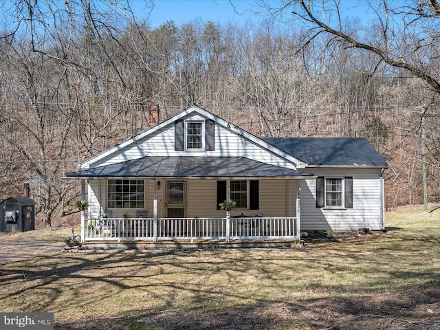 view of front of home with a front lawn and covered porch