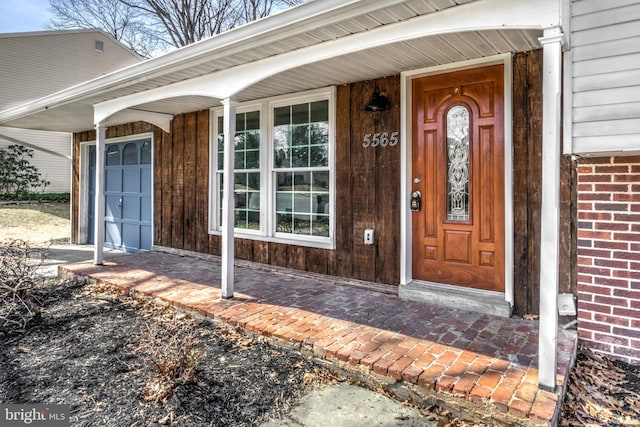 doorway to property with covered porch