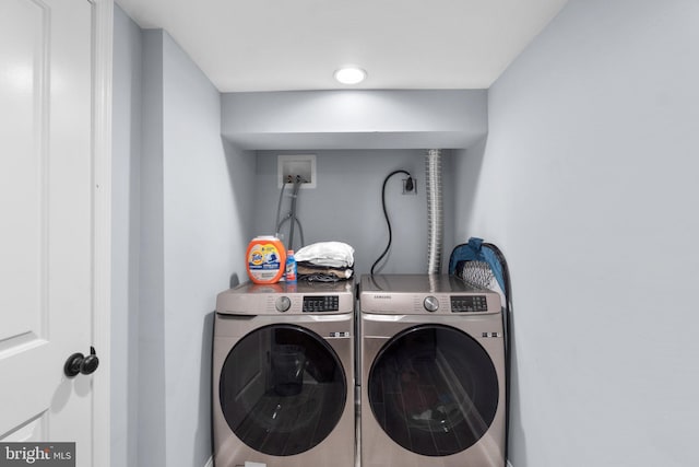 444 Grindall St, Baltimore, MD 21230 - laundry area with washer and clothes dryer