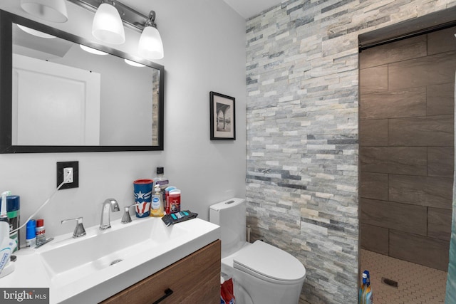 444 Grindall St, Baltimore, MD 21230 - full bathroom featuring a tile shower, vanity, and toilet