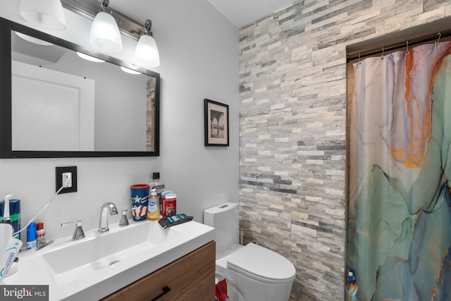 444 Grindall St, Baltimore, MD 21230 - full bath featuring vanity, toilet, and a shower with curtain