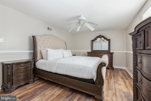 bedroom featuring visible vents, ceiling fan, baseboards, and light wood-style floors