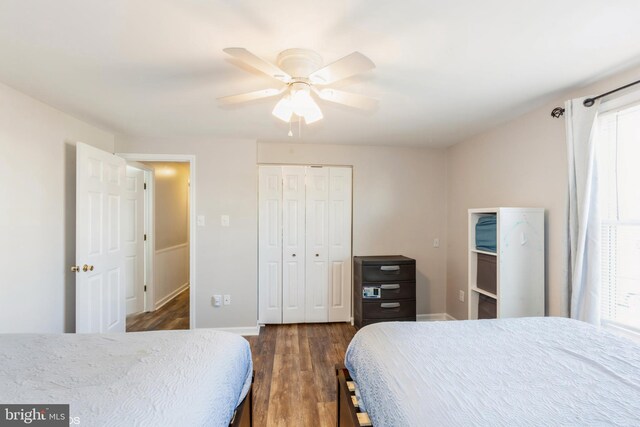 bedroom featuring a closet, baseboards, ceiling fan, and dark wood-style flooring