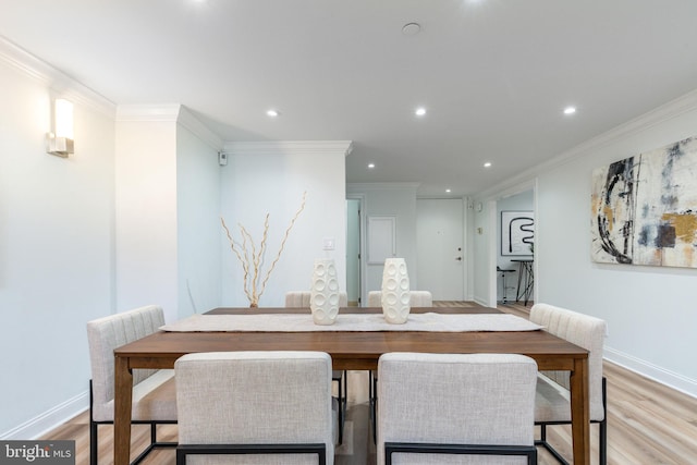 dining room featuring light wood-style flooring, recessed lighting, baseboards, and ornamental molding