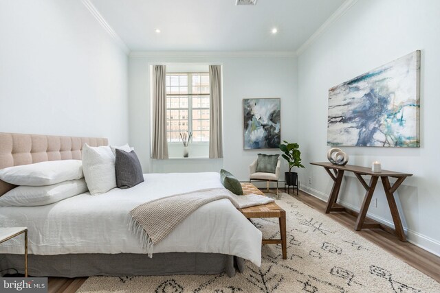 bedroom featuring visible vents, ornamental molding, wood finished floors, recessed lighting, and baseboards