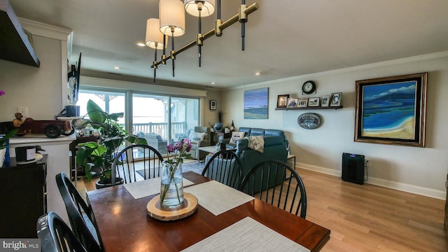 dining space with recessed lighting, baseboards, wood finished floors, and crown molding