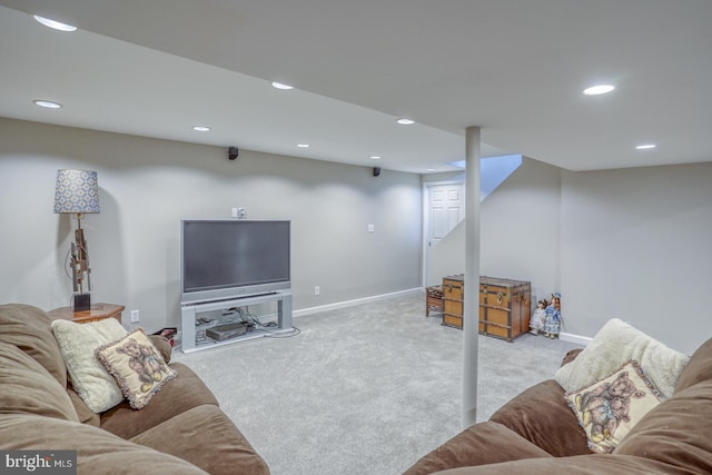 living area featuring recessed lighting, baseboards, and carpet