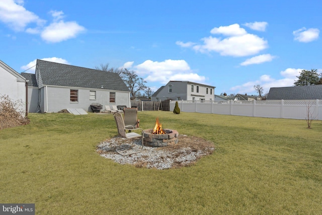 view of yard featuring a fire pit and a fenced backyard