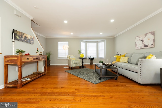 living area with crown molding, recessed lighting, baseboards, and light wood finished floors