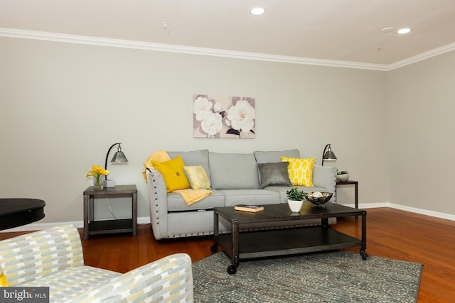 living room with recessed lighting, crown molding, baseboards, and wood finished floors